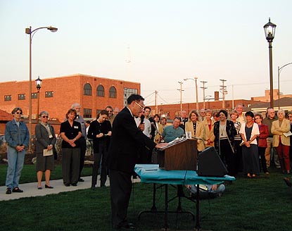Mayor Darwin Hindman addressing crowd at Flat Branch Park dedication