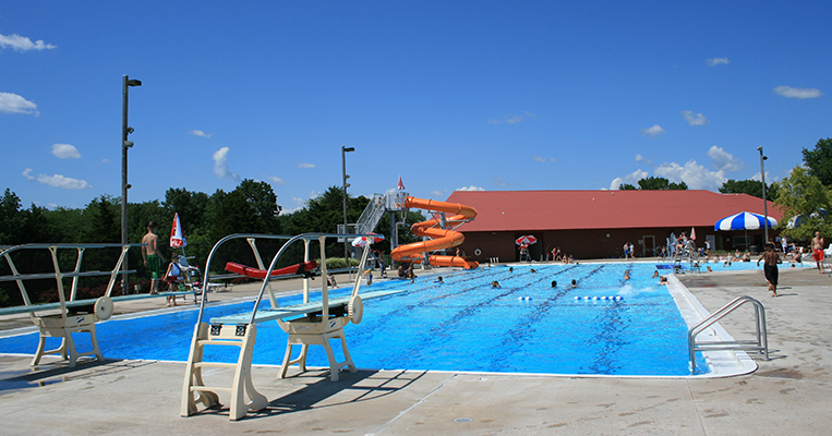 Albert-Oakland Family Aquatic Center Pool